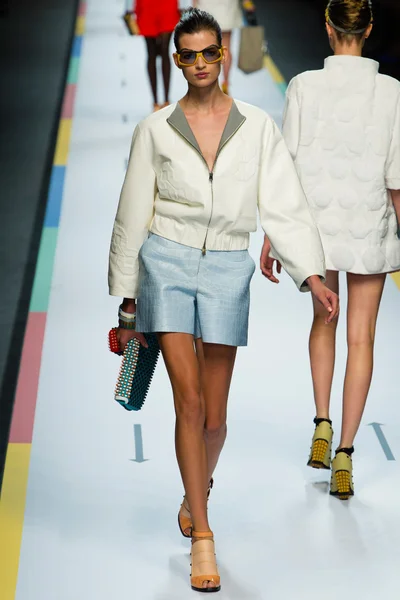 Look 17